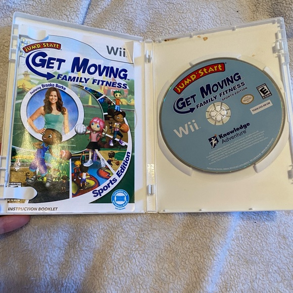 Wii Game GET MOVING FAMILY FITNESS WII GAME BY NINTENDO - Picture 2 of 5